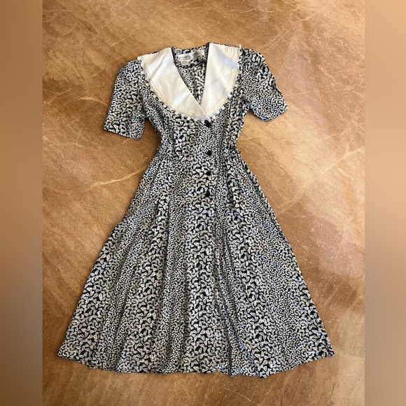 Vintage 80s Dress size 14 Liz Roberts Butterfly Print With While Collar - Picture 1 of 7